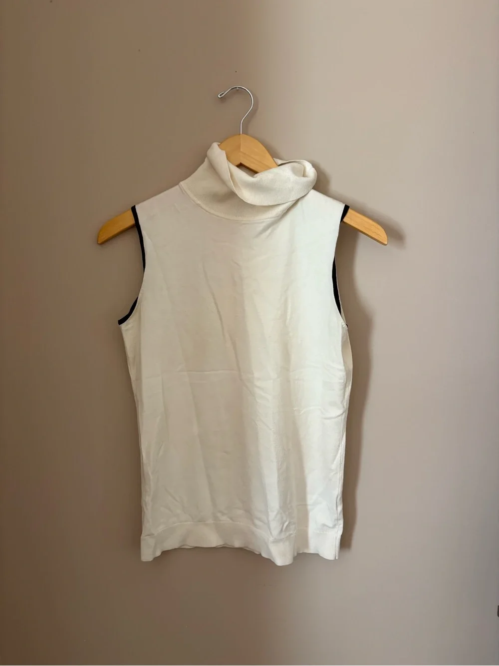 Talbots Cream Ribbed Turtleneck Sleeveless Top with black trim Sz SP - Picture 2 of 8